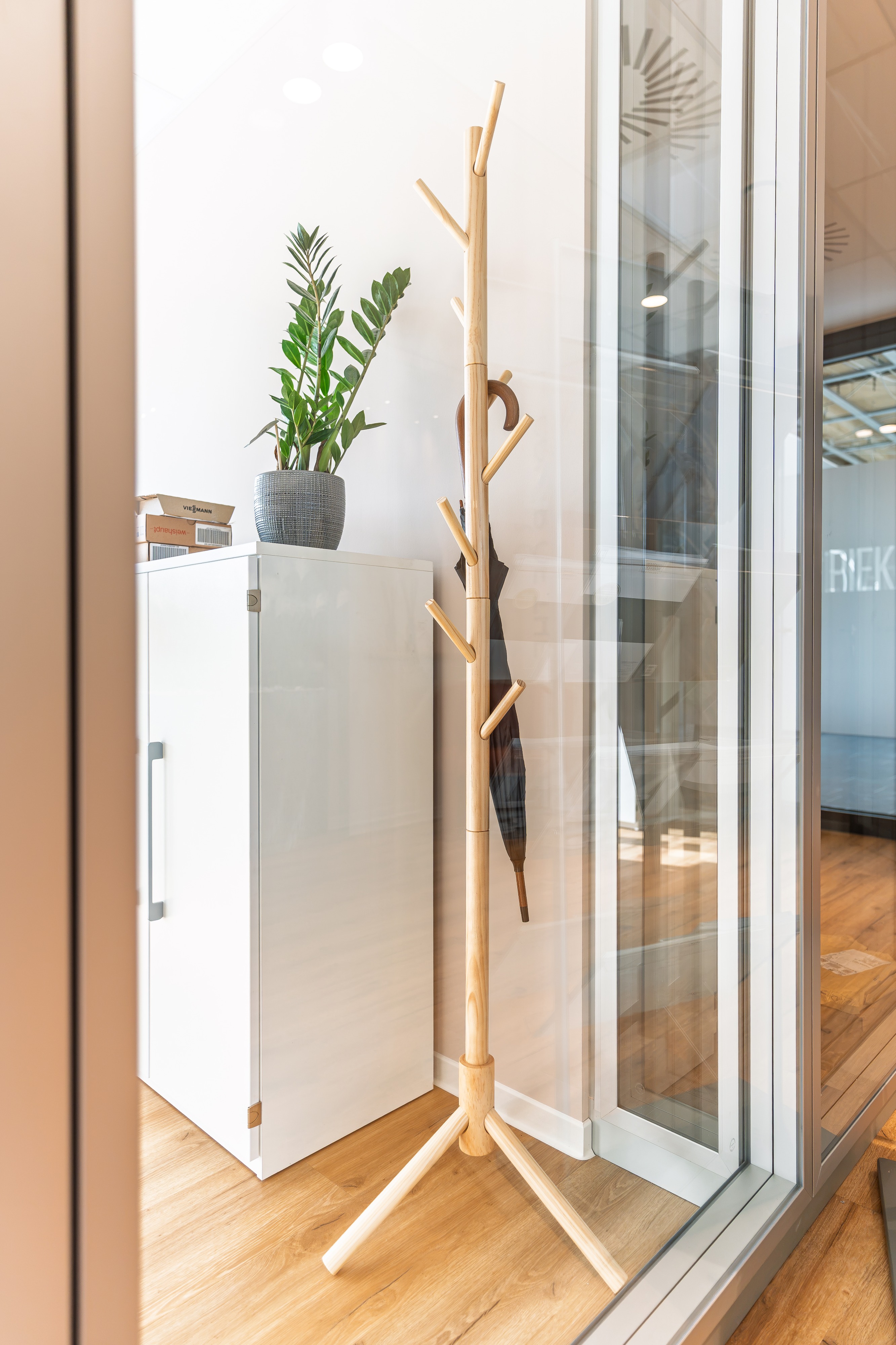 Büroglastrennwand mit Tür 