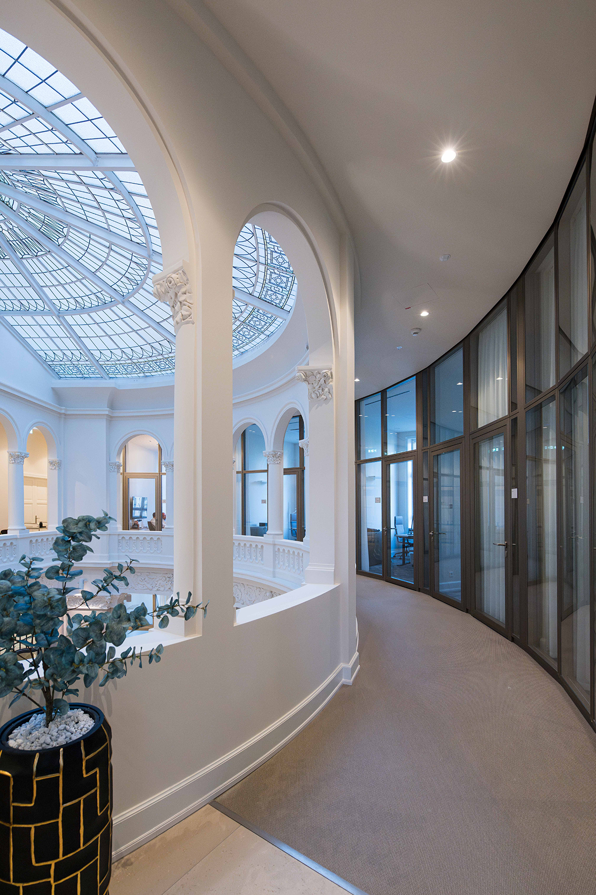 Bürotrennwände im historischen Gebäude. 